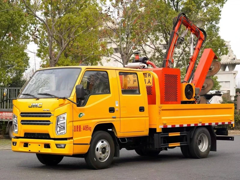 JMC Folding Arm Hedge Trimming Truck